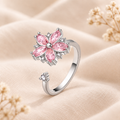 Bague fleur rose sur fond cocooning, sans marque noire